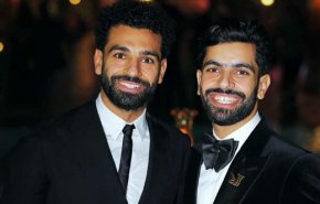 شاهد.. شقيق محمد صلاح يبشر جمهوره ومحبينه