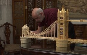 شاهد.. مصري يبتكر نماذج فنية مصغرة لمعالم شهيرة بأعواد الكبريت