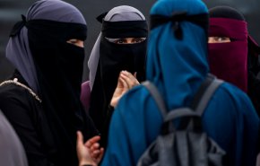هل يسد النقاب مكان الكمامة؟!
