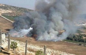 شاهد.. جيش الإحتلال يطلق قذائف إنارة عند الحدود مع لبنان
