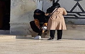 بحرينيات يتجولن في باحات الأقصى تحت حماية شرطة الاحتلال

