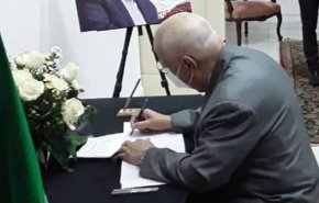 مساعد رئيس وزراء كوبا يوقع على سجل التعازي باستشهاد فخري زادة + صور