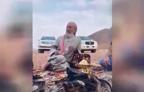 شاهد: رجل لديه 10 أولاد ولم ير وجه زوجته حتى الان!