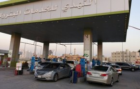 أزمة وقود في جازان تكشف الأضرار الناتجة عن استهداف القوات اليمنية لـ'أرامكو'
