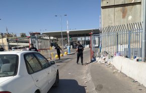 بالفيديو..لحظة اطلاق قوات الاحتلال النار على شاب فلسطيني في حاجز قلنديا