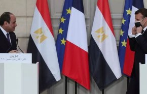 السيسي في لقائه بماكرون: تتحدثون وكأني حاكم مستبد!
