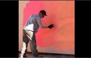 بالفيديو... شاب يشعل مواقع التواصل برسمه