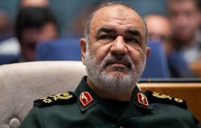 شاهد لقاء قائد حرس الثورة الاسلامية باسرة الشهيد 