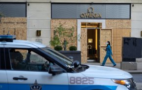 جدل بشأن فيديو لشرطة شيكاغو تكبل امرأة داكنة البشرة وهي عارية