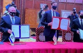 الملك المغربي بعد توقيع اتفاق التطبيع يعلن عن تدابير استئناف العلاقات مع الاحتلال