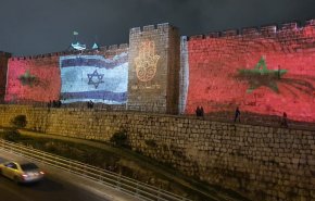 سلطات الاحتلال تنير أسوار القدس المحتلة بعلم المغرب 