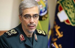 اللواء باقري يهنئ نظرائه المسيحيين بميلاد النبي عيسى (ع)