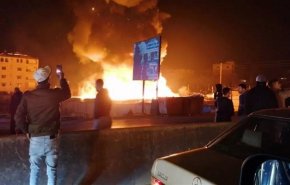شاهد تفاصيل إحراق مخيم لنازحين سوريين شمال لبنان 