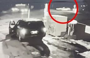 فيديو صادم .. كيف انشطرت سيارة نصفين وقتل ركابها!
