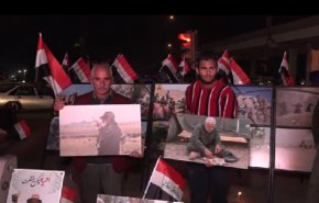 اهالي بغداد يوقدون الشموع على ارواح الشهداء ليلة رأس السنة 