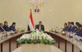 حكومة هادي الجديدة تعقد اجتماعها الأول منذ تشكيلها بتوجيه اتهام لايران