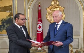 إقالة وزير الداخلية التونسي يكشف عمق الصراع بين الحكومة ورئاسة الجمهورية