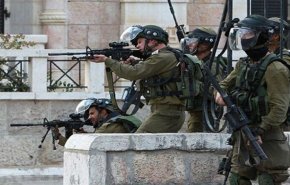 إصابة شاب فلسطيني من ذوي الإعاقة برصاص الاحتلال
