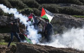 اصابات بين الفلسطينيين في قمع الاحتلال لمسيرة شرق رام الله