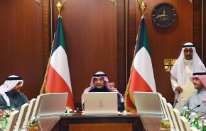 شاهد.. برلمانيون كويتيون يتهمون رئيس الحكومة بمخالفة الدستور