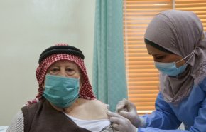 الأردن يبدأ بإعطاء لقاح كورونا للاجئين