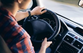 رجل عنيد ينجح في اختبار رخصة قيادة بعد 150 مرة!