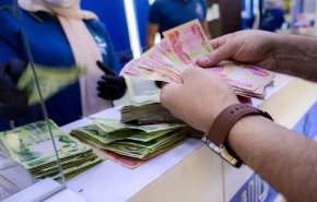 العراق.. المالية النيابية تعلق على استقطاعات الرواتب