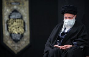 قائد الثورة يحضر مجلس عزاء في ذكرى استشهاد الزهراء(س) 