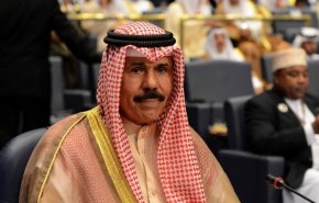 أمير الكويت يقبل استقالة الحكومة