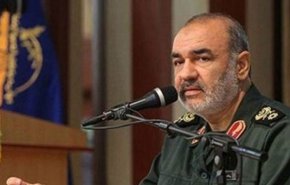 اللواء سلامي : العدو لن يرفع الحظر ما لم ينتزع الشعب منه هذا السلاح