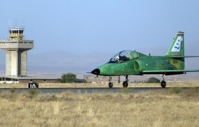 وزير الدفاع الايراني يتفقد مراحل تصنيع ثاني طائرة من طراز 