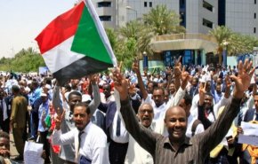 السودان يشهد احتجاجات واغلاق للطرق بعاصمته الخرطوم
