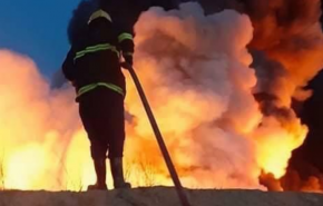 إخماد حريق في منطقة الجزيرة غرب مدينة تكريت