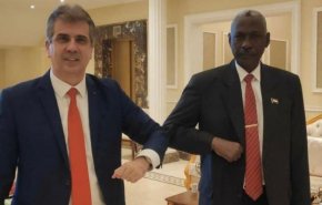 تعرف على هدية السودان لوزير مخابرات الاحتلال خلال زيارته لها