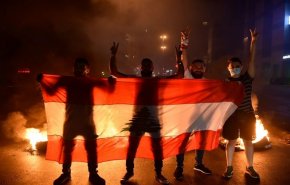 شاهد.. مواجهات عنيفة وأعمال شغب في طرابلس شمال لبنان
