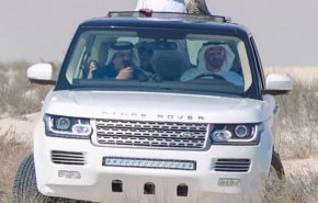 ملك البحرين مع بن زايد في باكستان لصيد طيور 'محمية دولياً'!