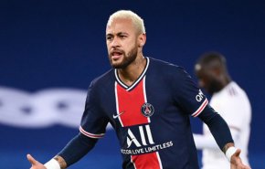 البرازيلي نيمار باق مع باريس سان جيرمان بعقد جديد 