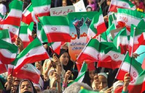 أضيئِي لنا الدربَ يا ثورةً