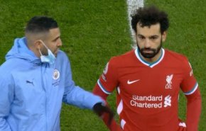 ليفربول ضد مان سيتي.. حوار غامض بين محمد صلاح ورياض محرز!