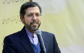 خطيب زاده: الثورة الإسلامية ثمرة كفاح طويل من أجل الاستقلال والكرامة