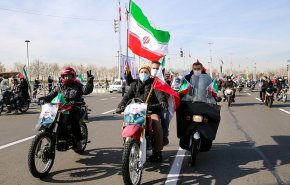 شاهد.. المحافظات والمدن تحيي الذكرى 42 لانتصار الثورة