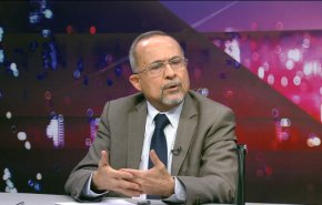 ما الذي سلخ الثقافة العربية عن هويتها وعبر من؟