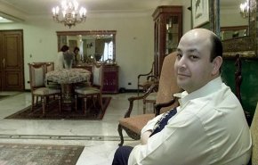 فيديو وصور.. تحريات الشرطة المصرية بشأن حادث سيارة عمرو أديب