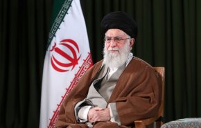 قائد الثورة يؤكد على أهمية دور الشباب في تقدم البلاد