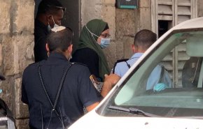 الاحتلال يعتقل فتاة من داخل مصلى باب الرحمة
