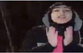 شاهد.. سورية ألقاها زوجها الباكستاني مع بناتها بالشارع في الأردن