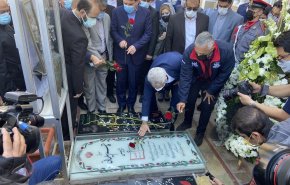 وزير السياحة الفنزويلي يزور مرقد الشهيد سليماني