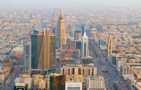 السعودية تعلن استهداف الرياض بصاروخ بالستي وطائرات مسيرة