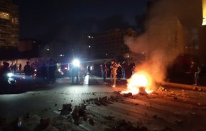 احتجاجات وقطع طرق في عدة مناطق لبنانية