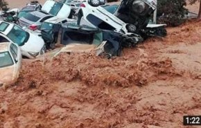 تطوان تغرق.. فيضانات تضرب المدينة المغربية وتجرف معها السيارات والمنازل